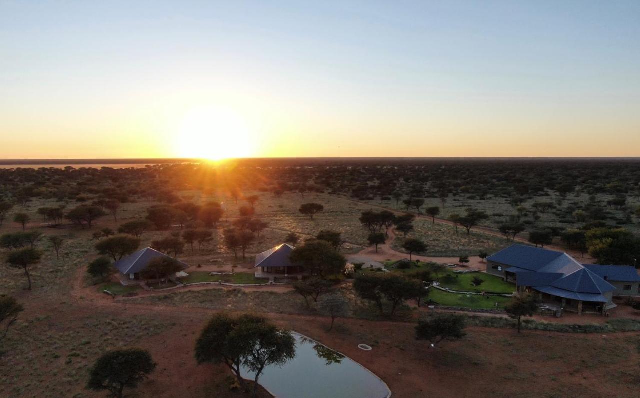 Africa Awaits Lodge & Safaris Gobabis Exteriör bild