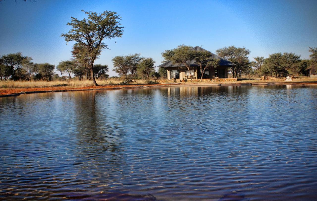 Africa Awaits Lodge & Safaris Gobabis Exteriör bild