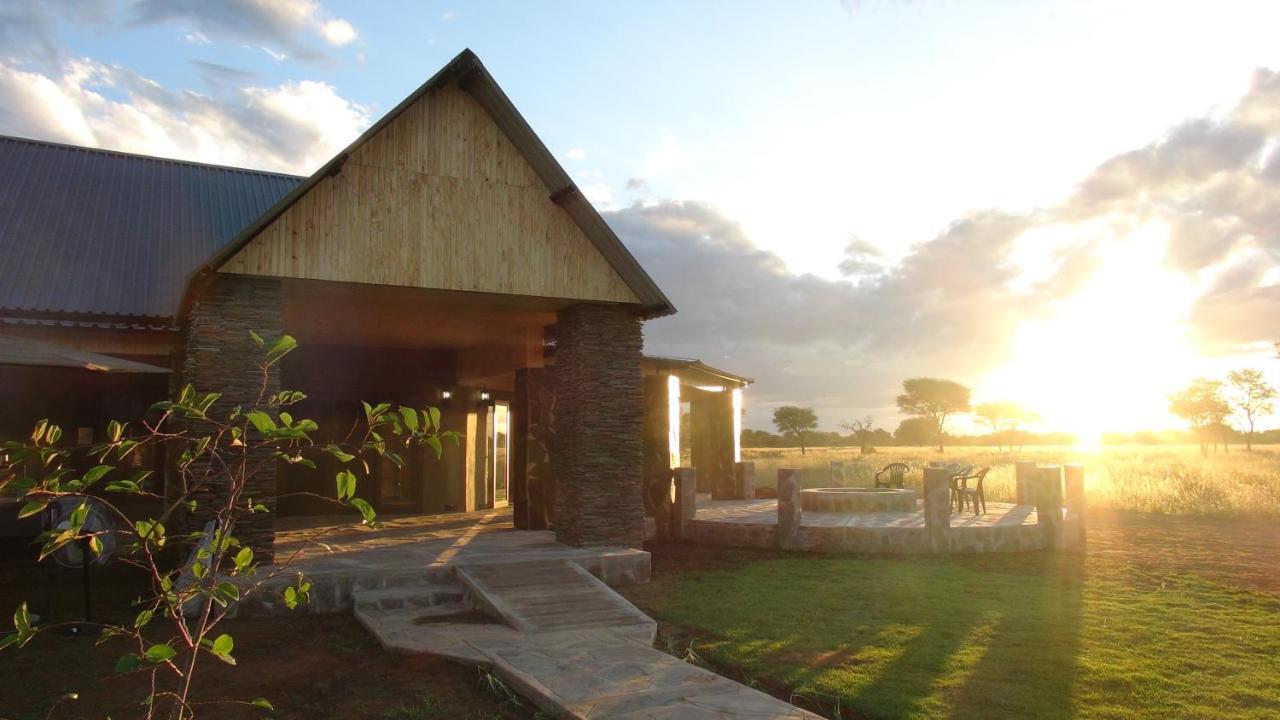 Africa Awaits Lodge & Safaris Gobabis Exteriör bild