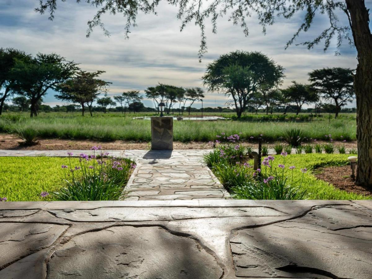 Africa Awaits Lodge & Safaris Gobabis Exteriör bild