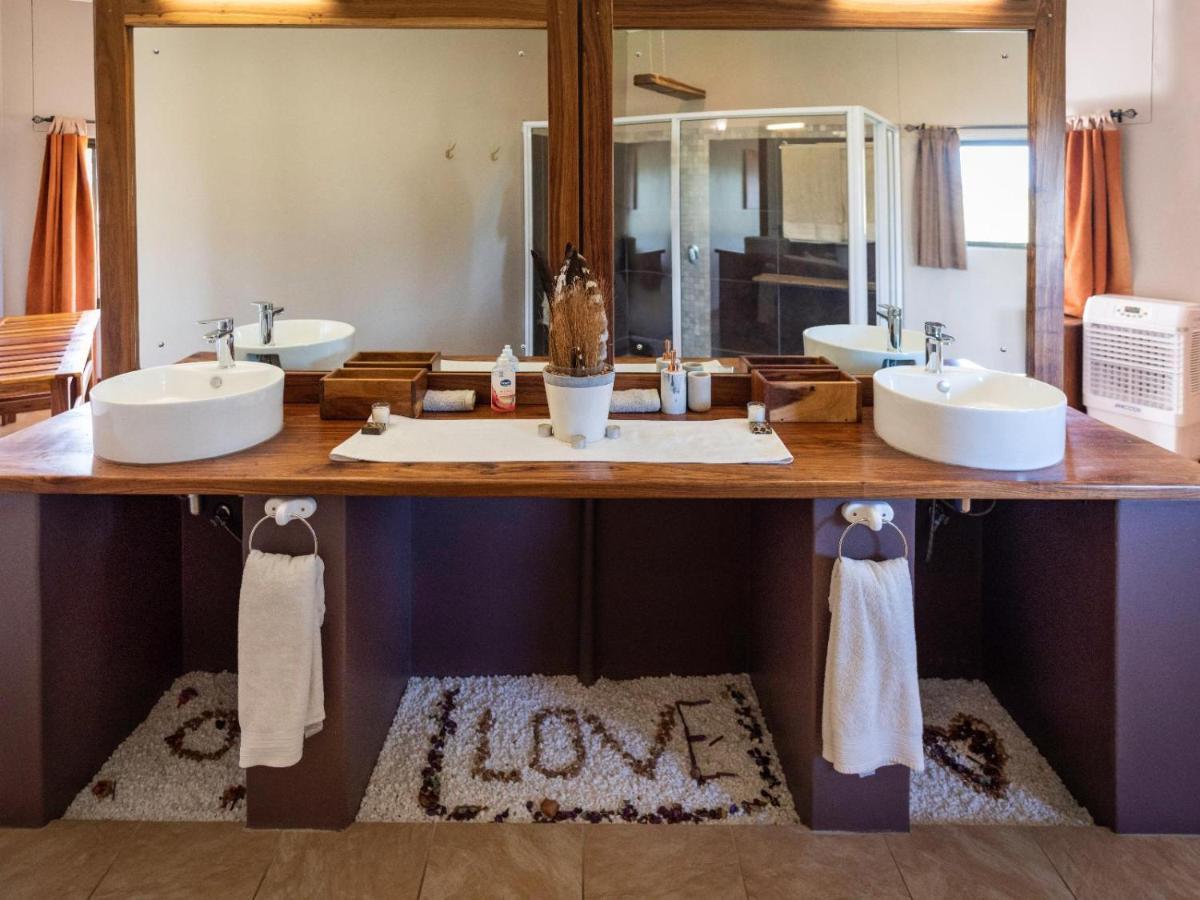 Africa Awaits Lodge & Safaris Gobabis Exteriör bild