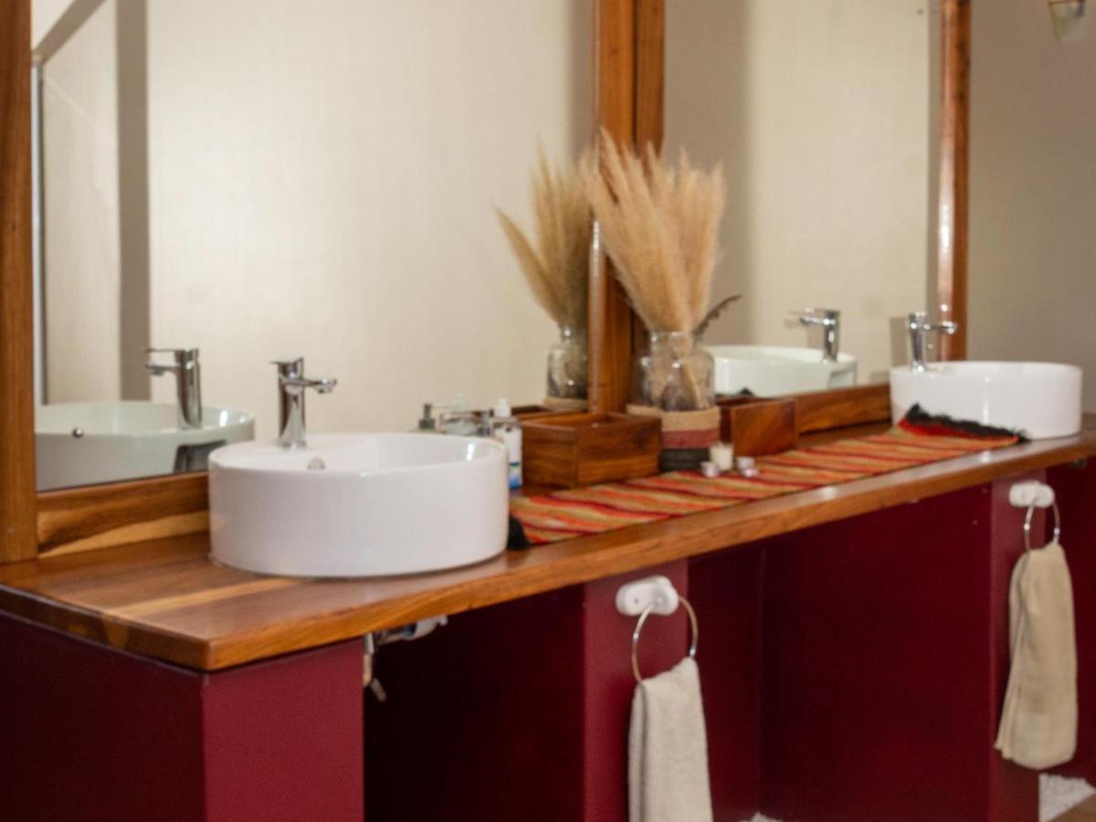 Africa Awaits Lodge & Safaris Gobabis Exteriör bild