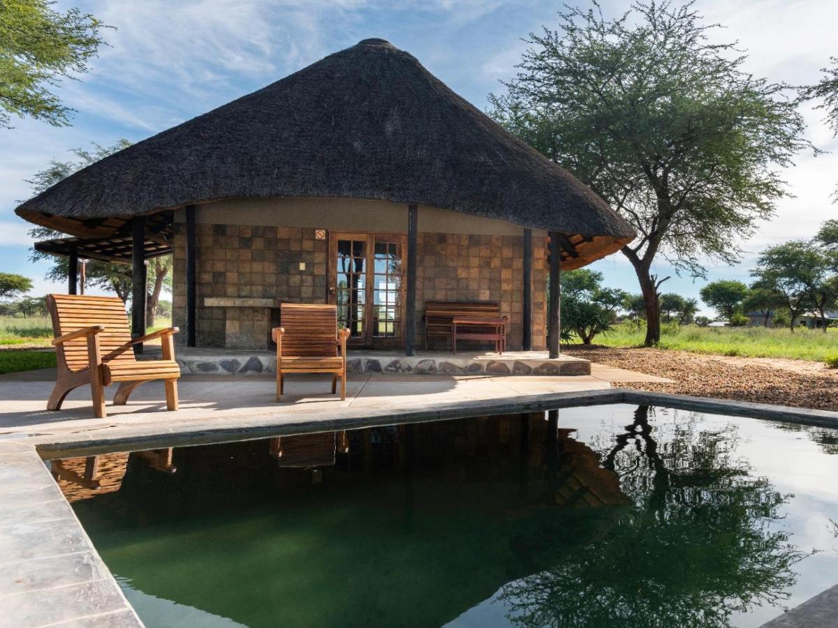 Africa Awaits Lodge & Safaris Gobabis Exteriör bild