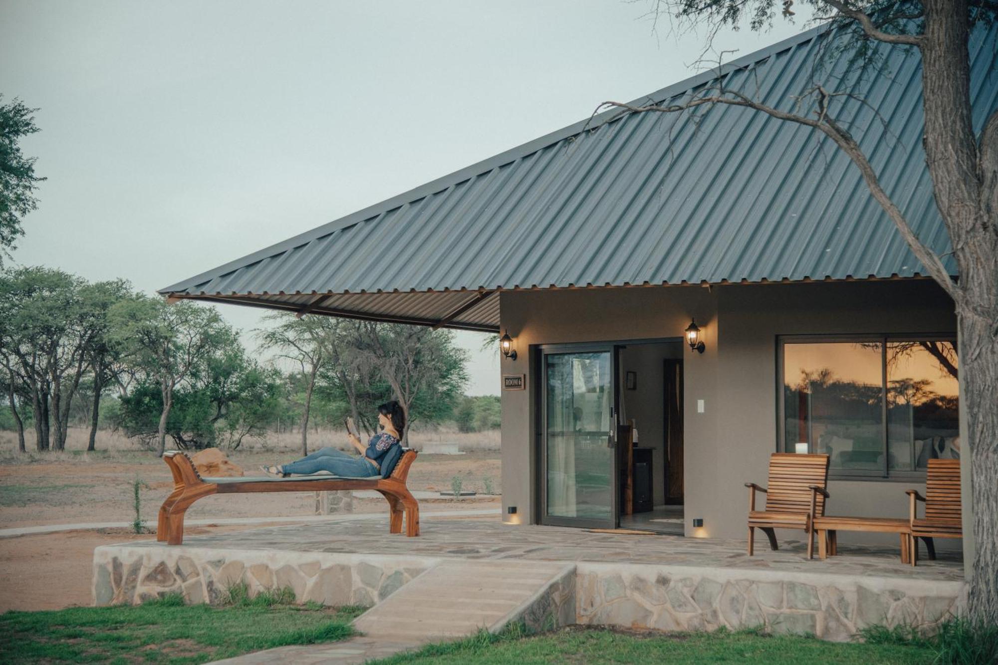 Africa Awaits Lodge & Safaris Gobabis Exteriör bild