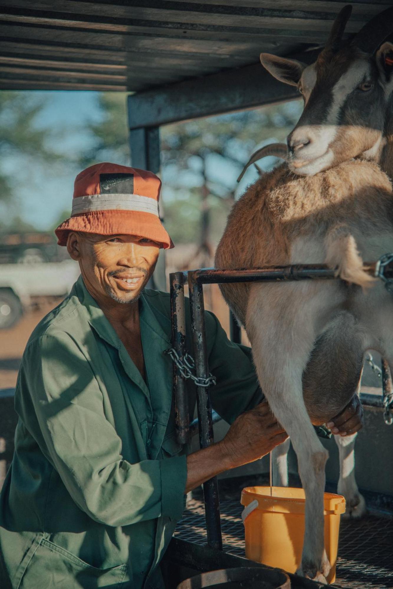Africa Awaits Lodge & Safaris Gobabis Exteriör bild