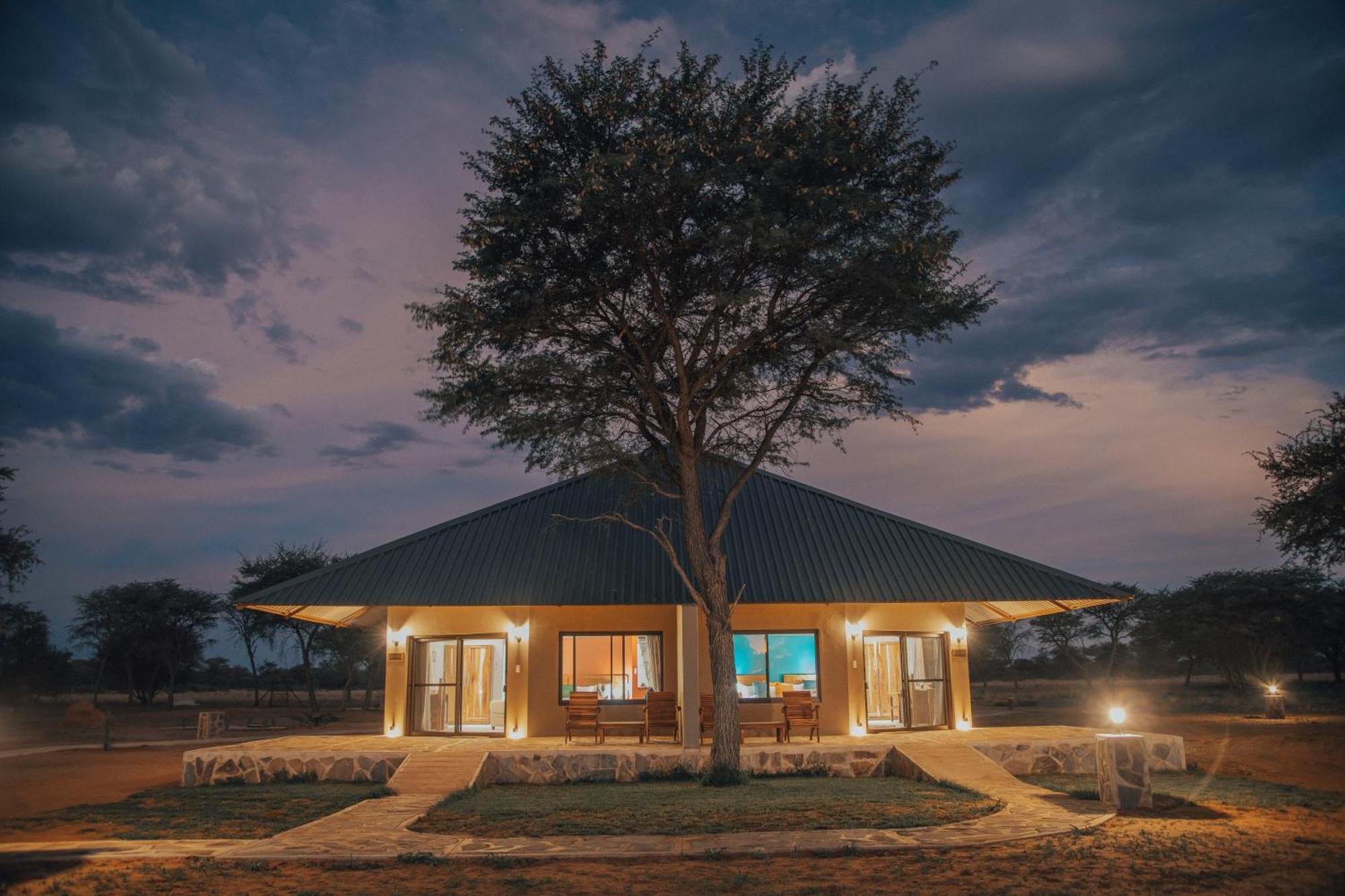 Africa Awaits Lodge & Safaris Gobabis Exteriör bild