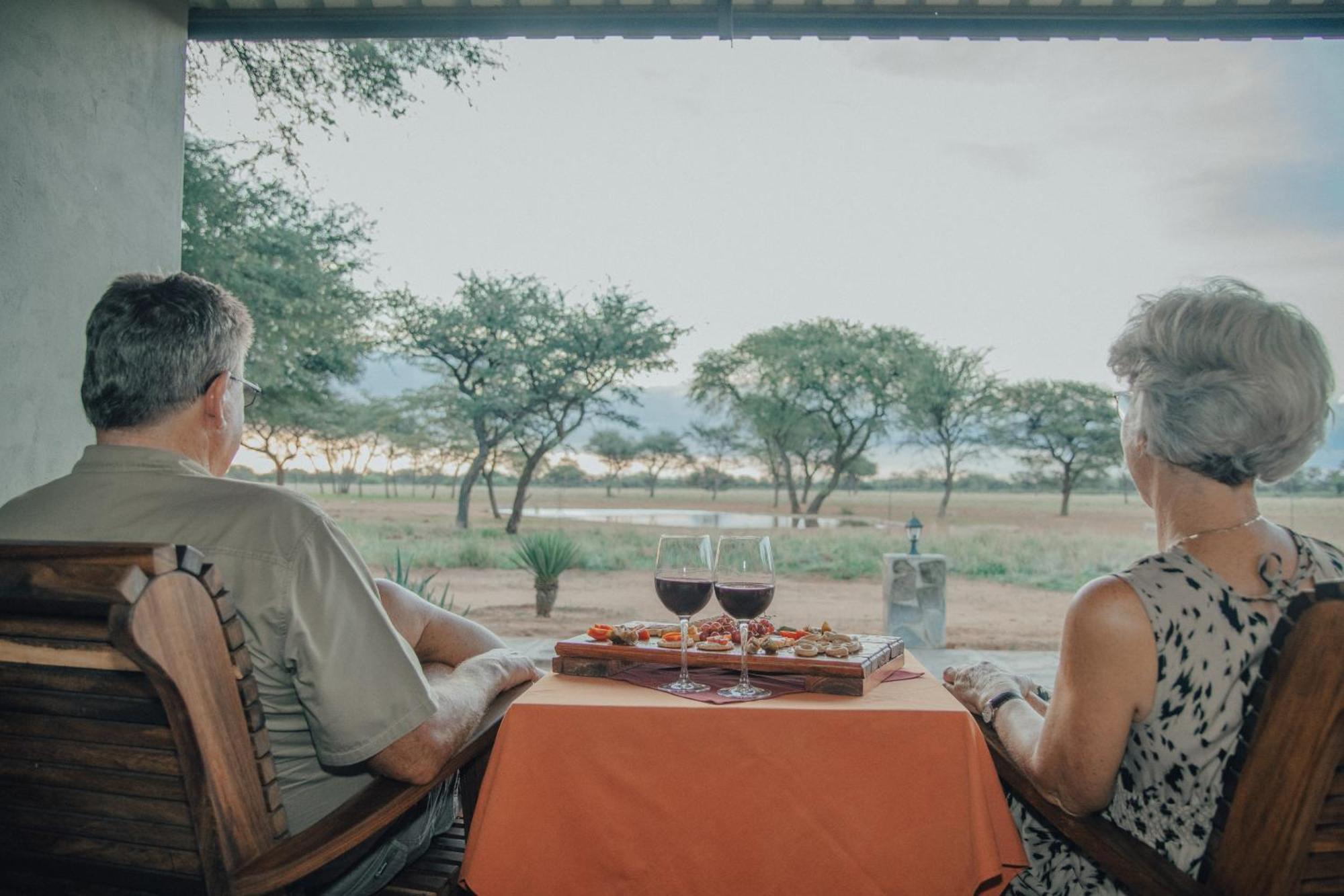 Africa Awaits Lodge & Safaris Gobabis Exteriör bild